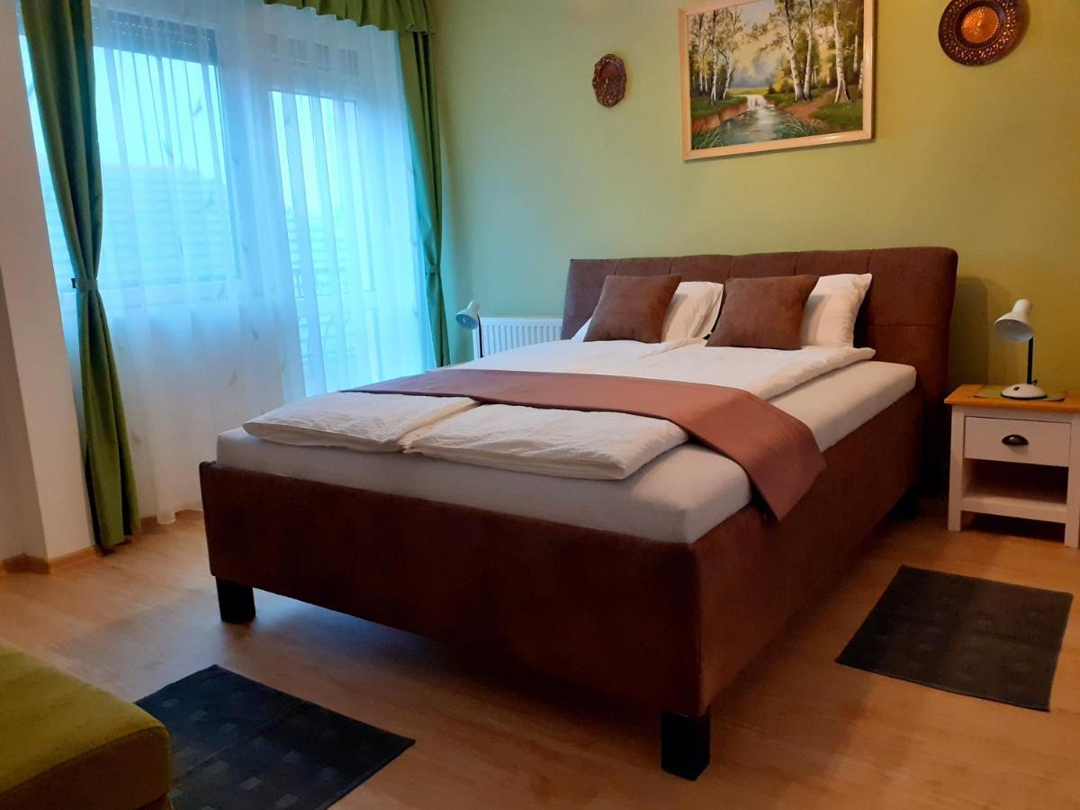 Pacsirta Vendeghaz Hotel Egerszalok Exterior photo